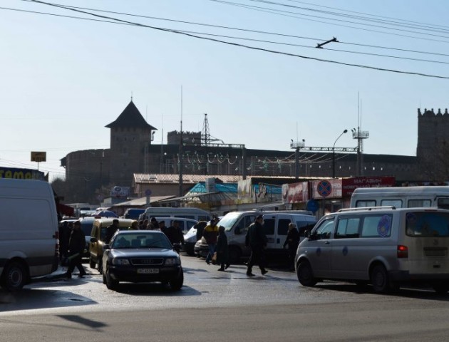 Ділянку біля Старого ринку використовуватимуть як парковку