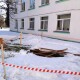 У Володимирі-Волинському біля міськради утворилося провалля. Видно стару цеглу