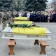 Місто в скорботі: десятки нововолинців прийшли попрощатися із загиблими Захисниками. ФОТО