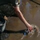 «Зеленський тут ні до чого». Навіщо на аеродромі біля Луцька військові черпали воду з калюжі