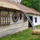 На Волині у музеї просто неба відновили хату, якій понад 150 років