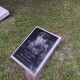У Луцьку на меморіалі дитина «розмалювала» надмогильні плити