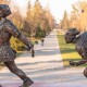 У центральному парку Луцька встановили нову скульптуру двох кликунів