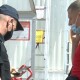 У Луцьку в гіпермаркеті патрульні склали на чоловіка протокол, бо він неправильно одягнув маску