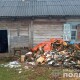«Щоб не згас вогонь». Бабусі, яка живе у полі, поліція привезла дров