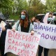 Під Кабміном батьки влаштували акцію протесту. Вимагають відкрити дитсадки