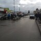 Загородили машинами і чекають муніципалів. Підприємці всю ніч охороняли Старий ринок у Луцьку