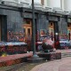 Розмальовані стіни, побиті шибки. Який вигляд має Офіс президента після акції на підтримку Стерненка