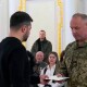 Президент вручив сертифікат на квартиру Герою України з Волині