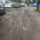 На Теремнівських ставках водії перетворили зелену зону на суцільне болото