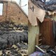 Ветерани та волонтери самотужки лагодять згорілу хату АТОвцю з Волині