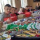 У Луцьку волонтери готують «теплі коробочки» для воїнів
