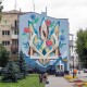 Новий стінопис з актуальним сюжетом: у центрі Луцька оновили мурал