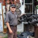 Волинянин обставив хату сотнями дерев'яних скульптур