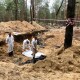 Криміналісти з Волині працюють на місці масового поховання біля Ізюма