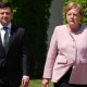 Ангела Меркель прилетіла в Україну. Вона вже веде переговори із Зеленським