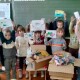 У Луцьку школярі зібрали для воїнів понад 500 «торбинок для Перемоги». ФОТО