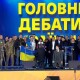 Порошенко і Зеленський стали на коліна. ВІДЕО