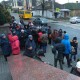 Під Луцькрадою протестують підприємці Старого ринку. Вони вимагають звільнити Сиротинську