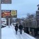 Через слизьку дорогу на луцькій вулиці величезний затор. ФОТО