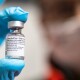 Вакцину від коронавірусу Pfizer дозволили зберігати у звичайних морозильних камерах