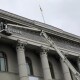 Кінець епохи СНУ. На головному корпусі Волинського національного університету змінили вивіску