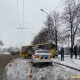 Влетіла у припарковане авто, а тоді у дерево: деталі аварії з маршруткою у Луцьку