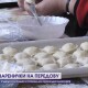 Жінки з Угринова готують вареники для українських воїнів. ВІДЕО