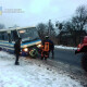 На Волині рятувальники відбуксирували рейсовий автобус, який застряг у снігу. Відео