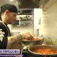 Щодня - до 150 порцій: захисникам Луцька готують і професійні кухарі, і просто небайдужі лучани