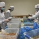 Луцькі студенти власноруч виготовляють фіточаї і мазь для бійців на сході