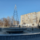 У Луцьку біля «Променя» уже встановлюють новорічну ялинку