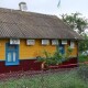 На Волині «війна» за землю: чоловік обписав батьківську хату прокльонами на сусіда