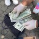 Суд покарав чиновницю Луцької міськради, яка взяла хабар в атовця