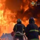 Як ліквідовують пожежу на нафтобазі у Луцьку. Відео
