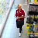У Луцьку поліція розшукує жінку, яку підозрюють у крадіжці