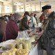 Перед Великоднем перевірили, чи лучани ходять на ринок в масках