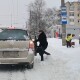 Лучанин безплатно підвозить людей на роботу, щоб не мерзли на зупинках