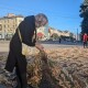 Понад 70 тисяч кв. м маскувальних сіток для воїнів сплели волонтери у Луцьку