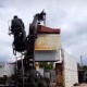 У Луцьку на вулиці Замковій біля Старого ринку зносять контейнери