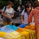 Акція «Нитка єднання»: у Луцьку презентували «теплий» прапор України. ФОТО, ВІДЕО