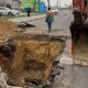 У Луцьку – аварія на каналізаційному колекторі. Перекрили рух на вулиці Карпенка-Карого