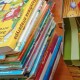 Книги та солодощі. Луцькі школярі відправили подарунки для однолітків зі сходу