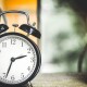 В Україні хочуть відмовитися від літнього часу і переведення годинників. Чому?