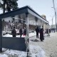 У центрі Луцька почали встановлювати ще одну «розумну» зупинку