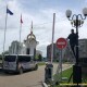 Перед входом до приміщення Волинської ОДА встановили шлагбаум