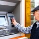 На Волині злодій викрав у пенсіонера кошти біля банкомату