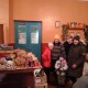 Продавчиня з луцького ринку допомагає жителям далеких сіл. Привозить їжу та одяг