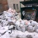 Чому переповнені деякі луцькі контейнери зі сміттям