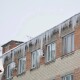 Лучан просять триматись на відстані від будинків через бурульки та сніг на дахах